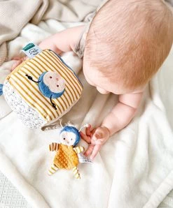 Cube D'activités Pollen L'abeille En Coton BIO 10 X 10 Cm -Doudou et Compagnie Promos Magasin DC3848 2