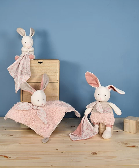 Doudou Mouchoir Lapin Rose En Coton BIO - 15 Cm 6 Doudou Mouchoir Lapin Rose En Coton BIO - 15 Cm – Image 6