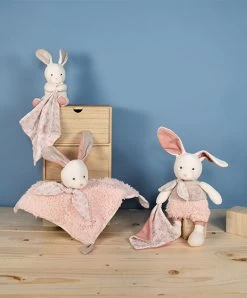 Lapin Peluche écrue Avec Mouchoir Rose En Coton BIO - 22cm -Doudou et Compagnie Promos Magasin dc3961 4 6368dba6690a2710414287